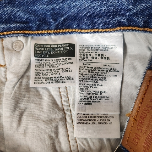 Levis Premium Wmns 501 Button Fly Distressed Cropped Jeans-Size 30x26 NWT - Picture 14 of 16